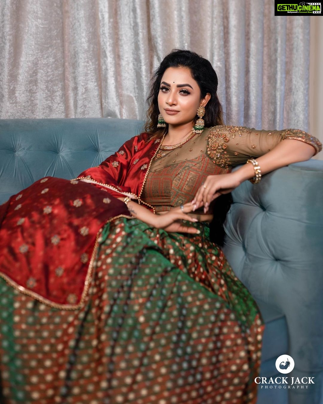 Janani Ashok Kumar Instagram - Team: @vijiknr @poovai_bridal_flowers @nirali_design_house @crackjackphotography Chennai, India