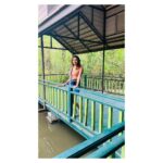 Janani Ashok Kumar Instagram - A random baby girl started making eye contact with me I smiled at her and she couldn’t stop smiling ☺️ she is so cute, I couldn’t resist myself from grabbing her this close & I asked her mom to click a few pics she absolutely made my day 💯❤️ Swipe next to see the way she looks at me ohhh myyyy goddd 🫠🫠🫠 - . . . #photodump #bangkokdiaries #memories #memoriesforlife ซาฟารีเวิลด์ Safari World and Marine Park