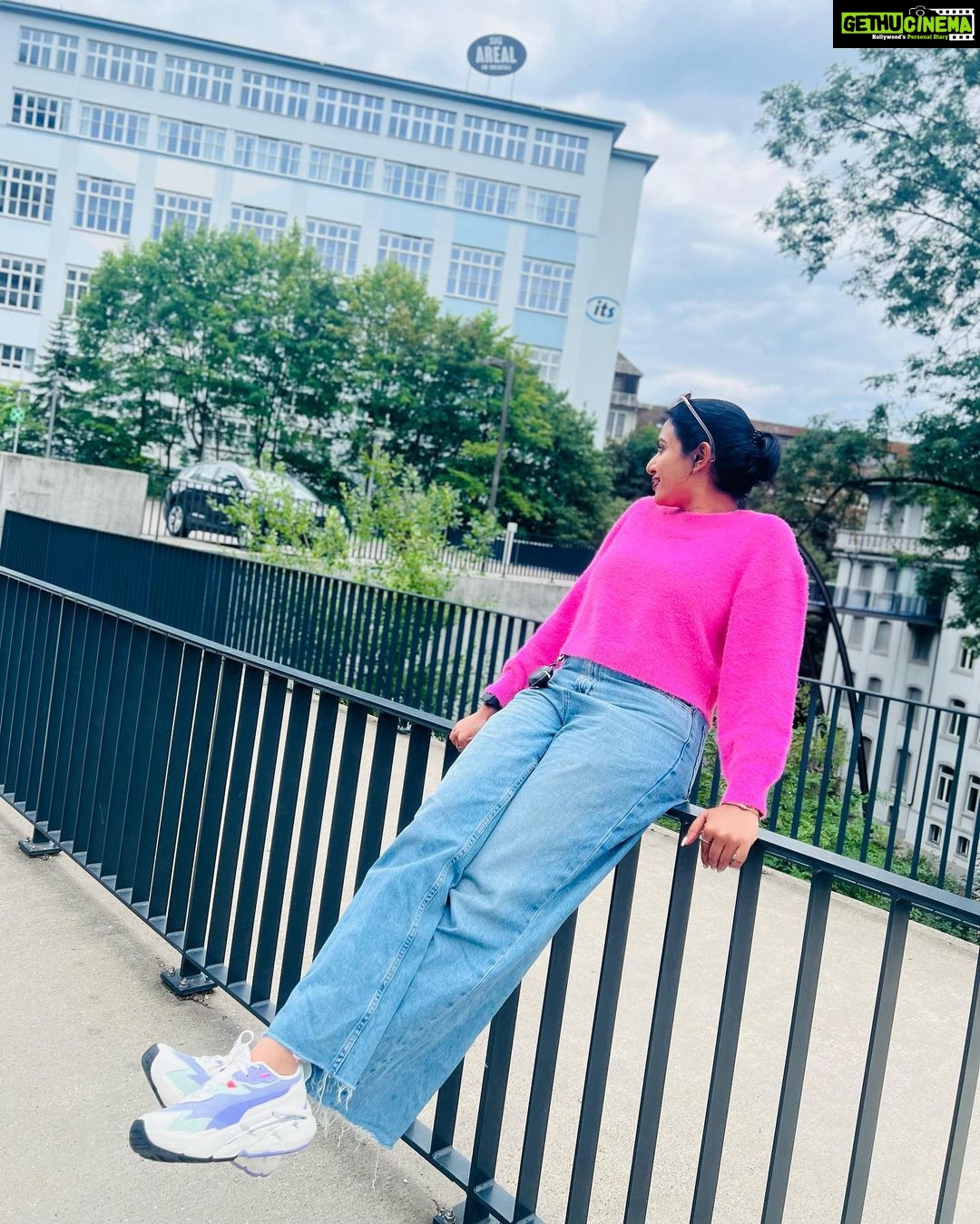Janani Ashok Kumar Instagram - 💞 📸: @madhumitha_sivasankar Rheinfall Schaffhausen (Schweiz)