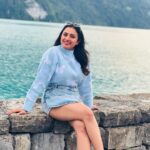 Janani Ashok Kumar Instagram - Life is a series of thousand little miracles, just notice them & feel them while it lasts…! ✨💫💯☃️ 🦋 - 📸: @madhumitha_sivasankar Denim skirt : @zara Sweater: @hm Sunglass: @moschino 👟: @puma #livinginthemoment Lake Brienz, Switzerland