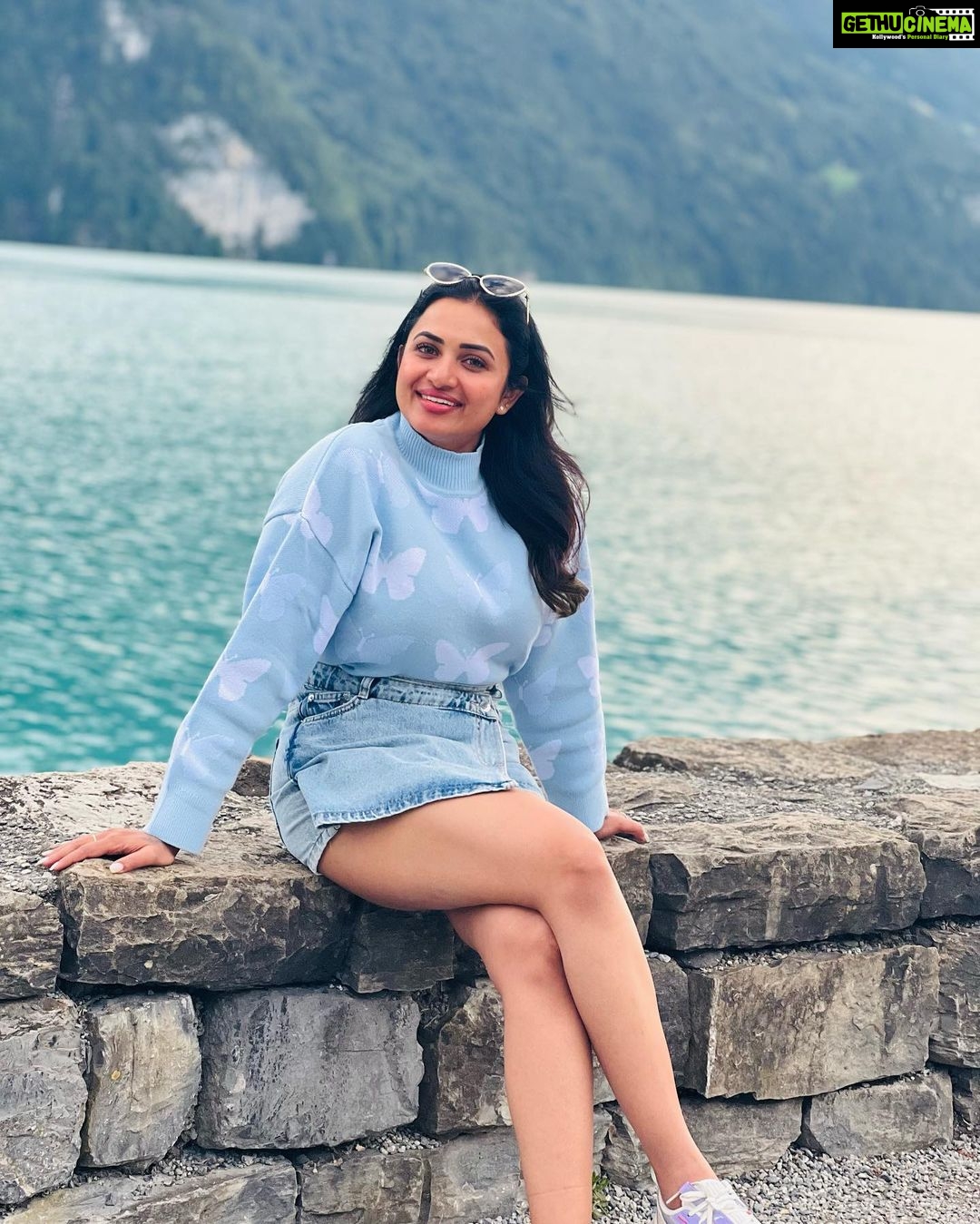 Janani Ashok Kumar Instagram - Life is a series of thousand little miracles, just notice them & feel them while it lasts…! ✨💫💯☃️ 🦋 - 📸: @madhumitha_sivasankar Denim skirt : @zara Sweater: @hm Sunglass: @moschino 👟: @puma #livinginthemoment Lake Brienz, Switzerland