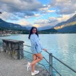 Janani Ashok Kumar Instagram - Mentally I’m still here 🫠😇☃️ - 📸: @madhumitha_sivasankar Lake Brienz, Switzerland