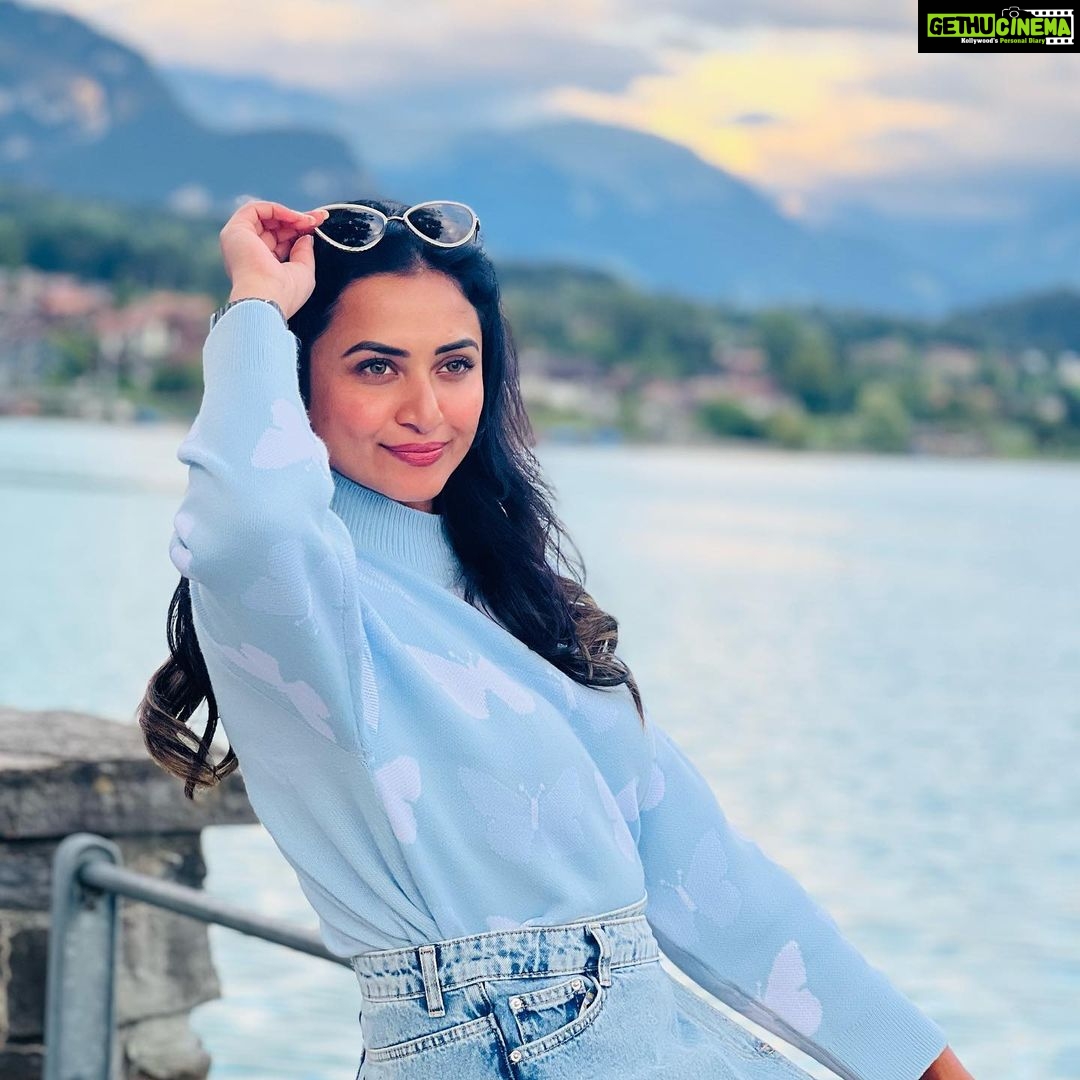 Janani Ashok Kumar Instagram - Mentally Iām still here š« šāļø - šø: @madhumitha_sivasankar Lake Brienz, Switzerland