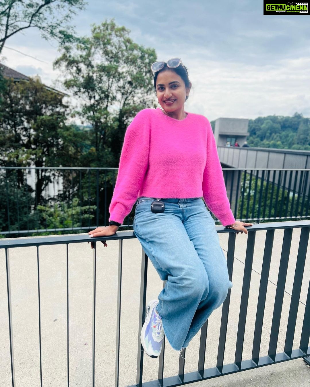 Janani Ashok Kumar Instagram - 💞 📸: @madhumitha_sivasankar Rheinfall Schaffhausen (Schweiz)