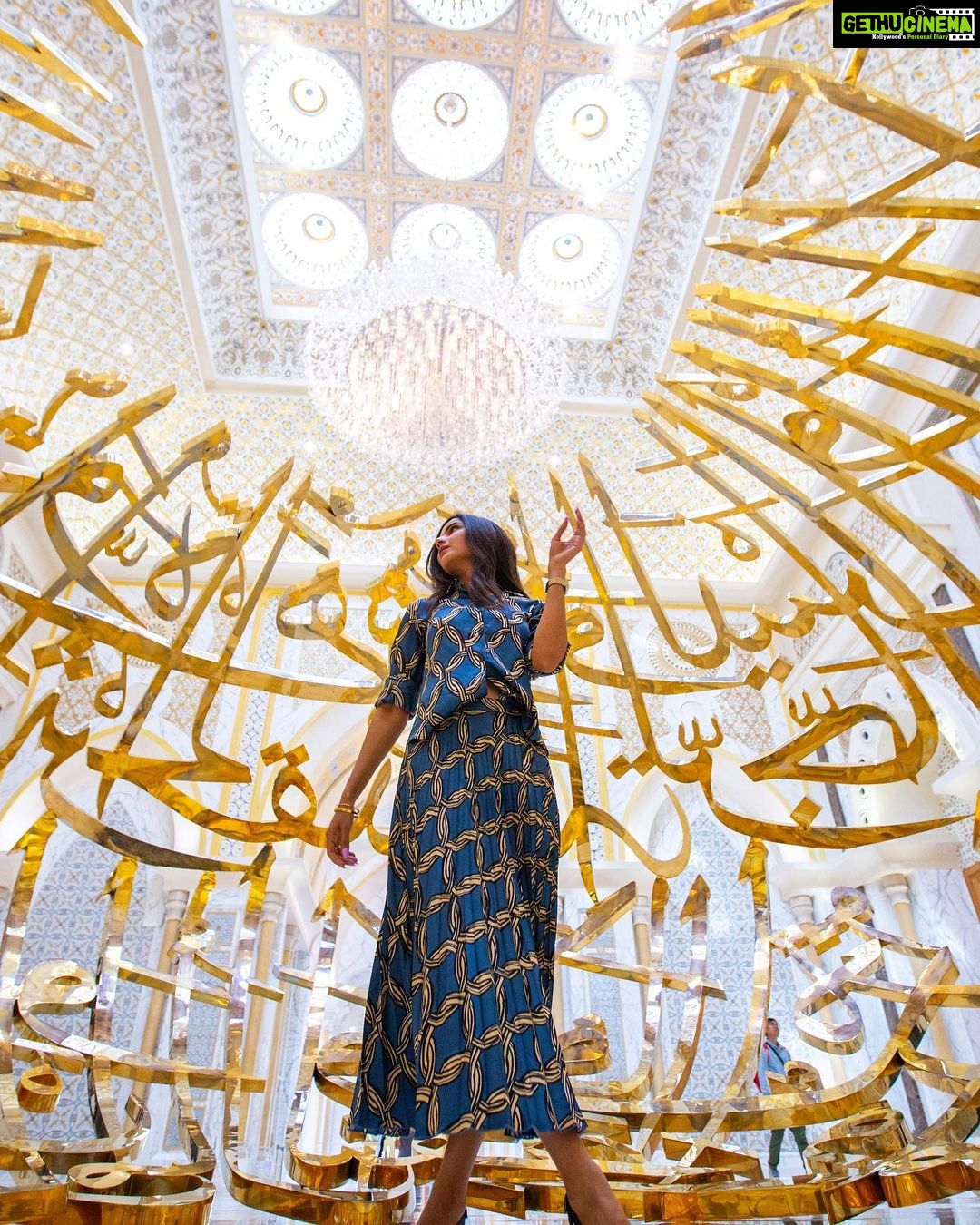 Jasmin Bhasin Instagram - Magical cultural landmark that took me to discover the rich legacy of knowledge and tradition that shaped UAEโs journey @qasralwatantour Still in awe of it ๐๐ @visitabudhabi #findyourpace #inabudhabi #presdentialpalace Qasr Al Watan Abu Dhabi Presidential Palace
