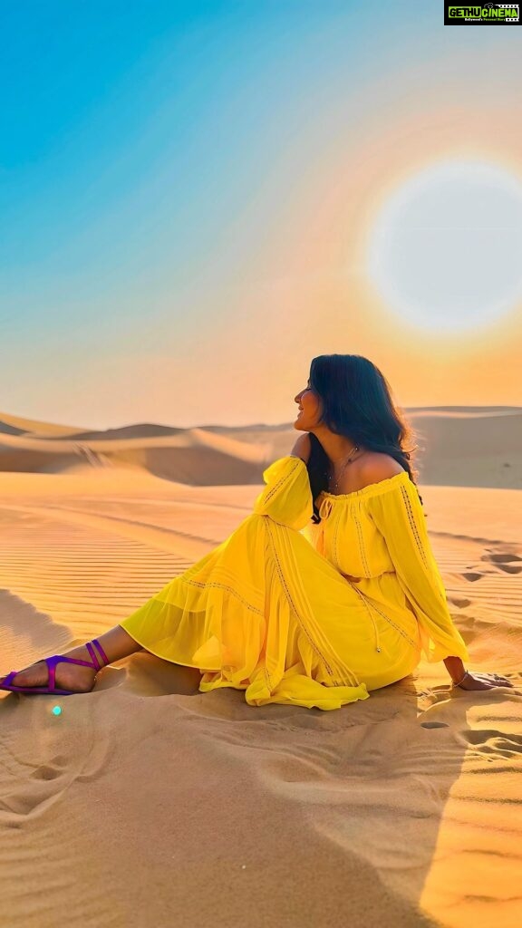 Jasmin Bhasin Instagram - “ She smiled and kissed the sun because it beamed on her face and gave her strength to grow , she appreciated the wind for caressing her ,she travelled far and saw and felt things she never has before “ JB #reelsinstagram #reels #travel #toteavelistolive #inabudhabi Abu Dhabi Desert