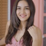 Jasmin Bhasin Instagram – Looking perfect in front of the camera all day is never easy! With long days, hair styling and even heat treatments, split-ends are inevitable. 

But I have found the perfect hair care  range that does wonders at preventing & reducing split-ends & maintaining the overall health of my hair – @lovebeautyandplanet_in’s
Curry Leaves, Vegan Biotin & Mandarin Orange Shampoo & Conditioner. 

This duo is not only sulfate and paraben free but it has the goodness of pure curry leaf extracts and 100% vegan biotin which have made my hair longer & thicker!

And uff the smell of mandarin oranges makes my hair smell so GOOD all day long!! 

Get your hands on range now because I know you will love it TOO! 

#Ad #lovebeautyandplanet #curryleaves #byesplitends #haircare #vegan