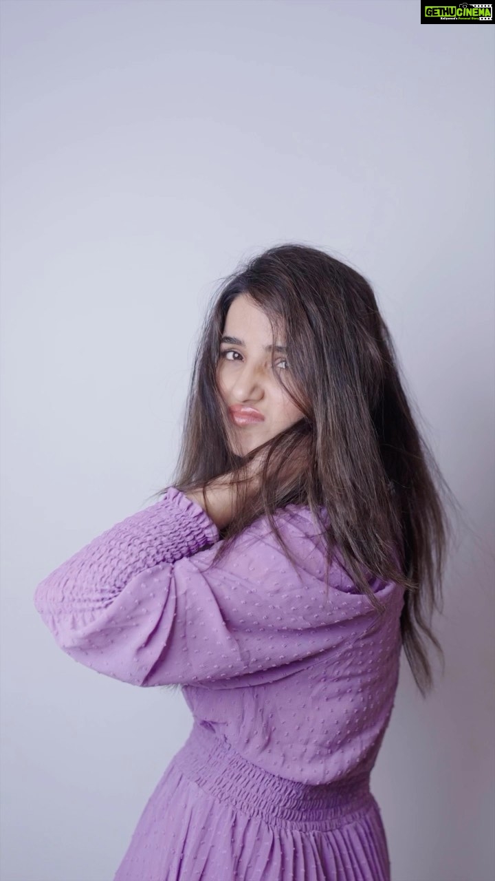 Jasmin Bhasin Instagram - #ad I’ve discovered the ideal ingredient to achieve optimal hair hydration: Hyaluronic acid! 💜 The L’oreal Paris Hyaluron Moisture range, consisting of the 72H moisture filling shampoo, 72H moisture sealing conditioner, and hydra filling night cream, effectively maintains the freshness and nourishment of my hair for a duration of up to 3 days! @lorealparis @nykaafashion @mynykaa #LOrealParis #LOrealParisIndia #HydrateWithHyaluron #HyaluronMoisture