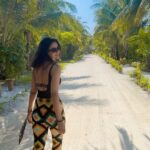 Jasmin Bhasin Instagram - Mandatory Maldives because 🌊☀️🏝️ heal me ❤️ @furaveriresort @journeyrouters #furaveri #furaverimaldives #journeyrouters #travelwithjr #manymemories Furaveri Maldives