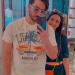Jasmin Bhasin Instagram - She took me for a surprise date today but we ended up shopping 😂🫡