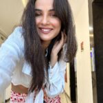 Jasmin Bhasin Instagram - While waiting for the 🛗