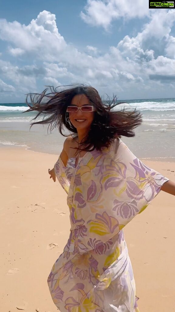 Jasmin Bhasin Instagram - Thank you @journeyrouters @centaragrand_phuket for such a comfortable stay in your breathtakingly gorgeous resort 🌊🌅❤️ #travelwithj #centaragrandphuket #centaratheplacetobe #karonbeach #journeyrouters Wearing @ordinaree.in Centara Grand Beach Resort Phuket