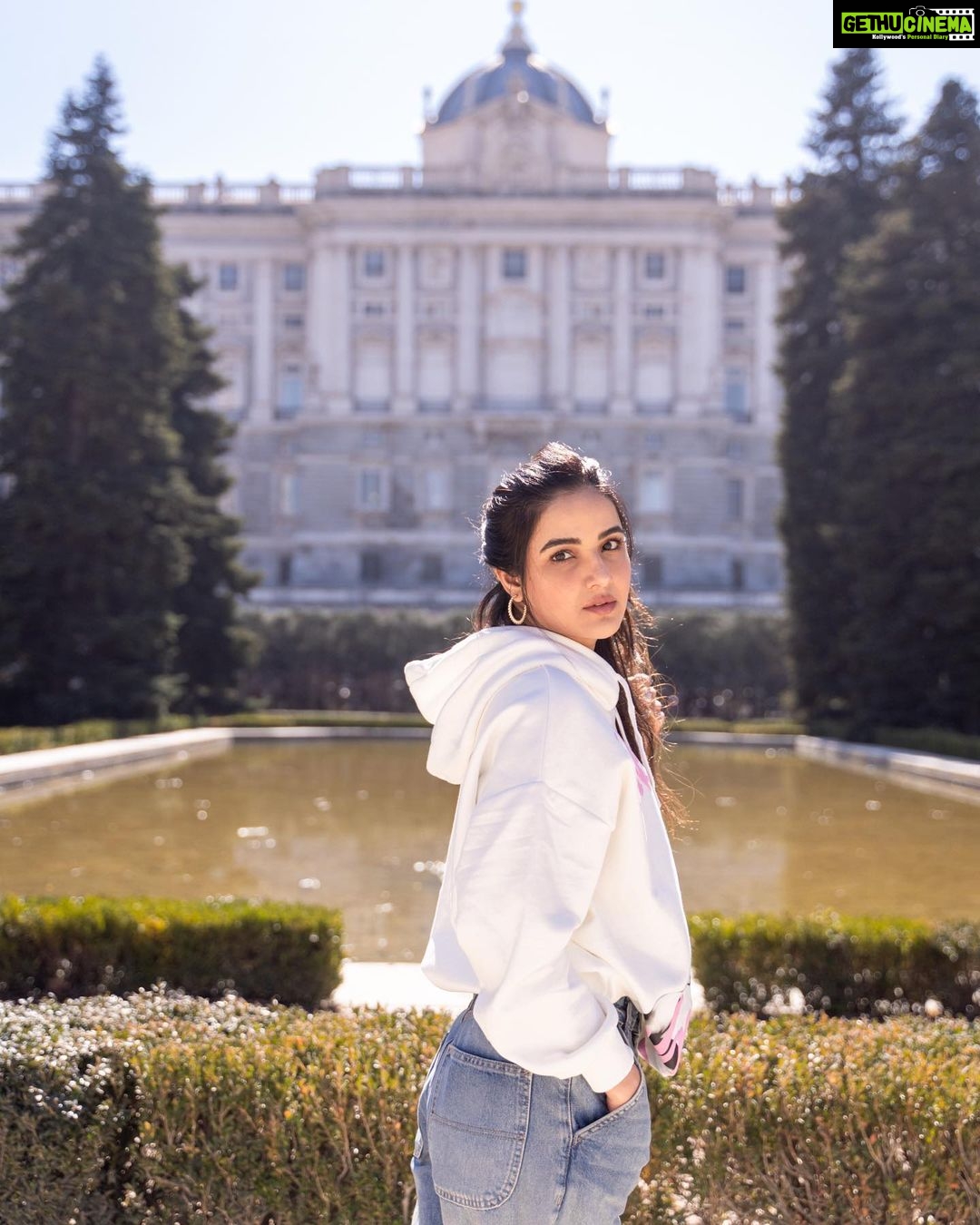 Jasmin Bhasin Instagram - I don’t have attitude, it’s called having standards and boundaries !!