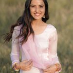 Jasmin Bhasin Instagram - Happy Baisakhi 🌾🌾🌾