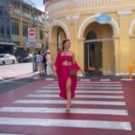 Jasmin Bhasin Instagram - Same spot 😜😜 #ɪʏᴋʏᴋ #reels #travel Wearing @ordinaree.in