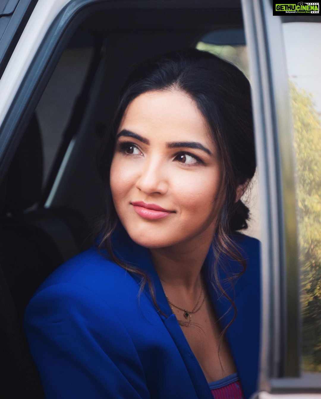 Jasmin Bhasin Instagram - Born in the rain and forever drenched in love.. Here’s wising a very happy birthday to @jasminbhasin2806 the Queen of hearts ♥️ A heart-melter and comedic genius on set. With a humble spirit that warms souls and leaves a lasting impression. :) #portraits #jasminbhasin #birthdaygirl #monsoon #themadphotographer Chandigarh, India