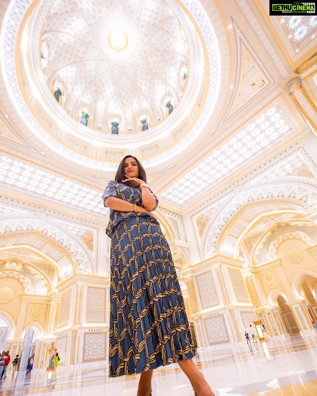 Jasmin Bhasin Instagram - Magical cultural landmark that took me to discover the rich legacy of knowledge and tradition that shaped UAEโs journey @qasralwatantour Still in awe of it ๐๐ @visitabudhabi #findyourpace #inabudhabi #presdentialpalace Qasr Al Watan Abu Dhabi Presidential Palace