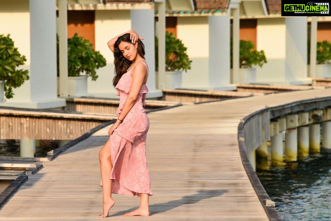 Jasmin Bhasin Instagram - And the last ones from #maldives ❤️ Thank you so much @journeyrouters for planning and organising a beautiful trip with fabulous and warm hospitality by @furaveriresort #travel #totravelistolive #maldives #paradise