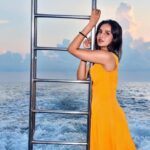 Jasmin Bhasin Instagram - A magical evening with dolphins 🐬☀️ @furaveriresort @journeyrouters #furaveri #furaverimaldives #journeyrouters #traveleithjr Furaveri Maldives
