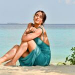 Jasmin Bhasin Instagram - Swipe left , your view will get better !!! @furaveriresort @journeyrouters #furaveri #furaverimaldives #travelwithjr #journeyrouters #manymemories Furaveri Maldives