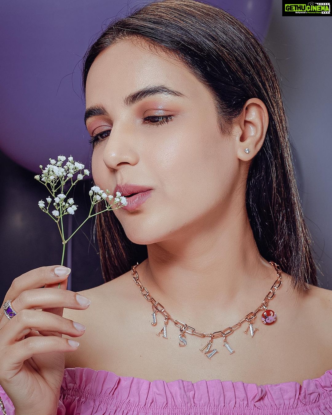 Jasmin Bhasin Instagram - Everyday is a Blessing so live it to the fullest !! Wear Jewelry that makes your eyes grow bigger and your smile a little wider, It is a way to express your style, but it’s also a way to show the world who you are. Find your calmness in your zodiac roots and your blessing in these unique charms that descibes your story Shop this look #CaughtYouByCharms at @orrajewellery #ORRAjwellery#finejewellery#ADiamonddestination#stacking#rings#bracelets#diamondjwellery#partywear#charms#heart#zodiac#pendants#chains#giftideas#reelitfeelit#momentswithORRA#summerjewellery