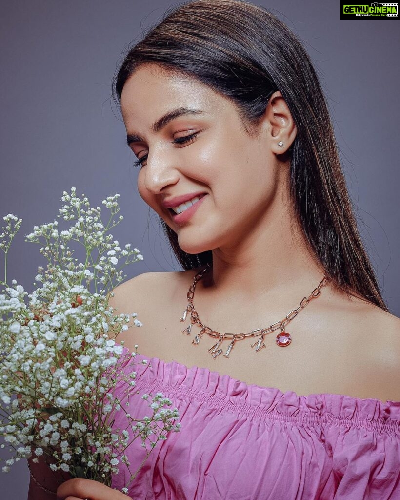 Jasmin Bhasin Instagram - Everyday is a Blessing so live it to the fullest !! Wear Jewelry that makes your eyes grow bigger and your smile a little wider, It is a way to express your style, but it’s also a way to show the world who you are. Find your calmness in your zodiac roots and your blessing in these unique charms that descibes your story Shop this look #CaughtYouByCharms at @orrajewellery #ORRAjwellery#finejewellery#ADiamonddestination#stacking#rings#bracelets#diamondjwellery#partywear#charms#heart#zodiac#pendants#chains#giftideas#reelitfeelit#momentswithORRA#summerjewellery