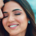 Jasmin Bhasin Instagram – “ Teri Yaadein “ releasing tomorrow ❤️

Love that knows no bounds .. #TeriYaadein 

#ZeeMusicOriginals @sunny_inder @kumaarofficial @ranju.v @anuragbedii 

#StebinBen #JasminBhasin