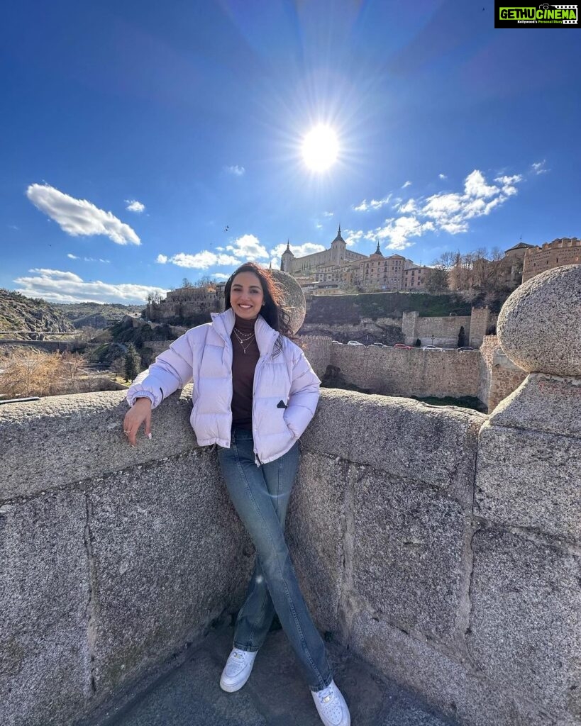 Jasmin Bhasin Instagram - Let your soul glow 🌟 Toledo, Castilla La Mancha, España