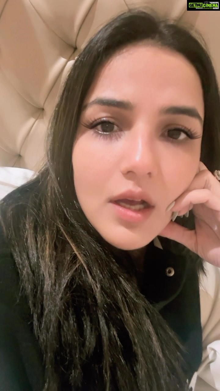 Jasmin Bhasin Instagram - Chal jhoothi 🤣🤣🤣 #mightdeletelater #reels #reelsinstagram