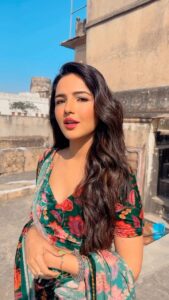 Jasmin Bhasin Instagram - IYKYK 😛😛

#reels #reelsinstagram #trendingreels