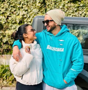 Jasmin Bhasin Instagram - Ok bye 2022 Thank you for everything 🧡 Thank you for teaching me so many lessons.. I will make sure in 2023 I will not repeat same mistakes and will be the better version of me ❤️