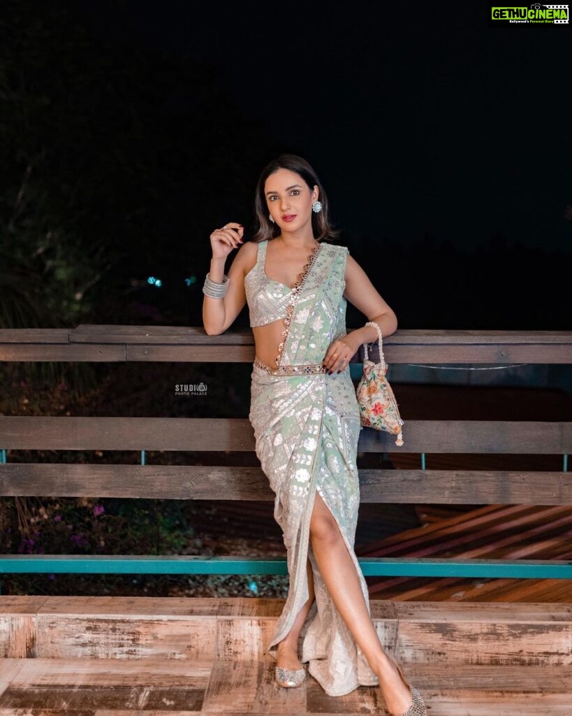 Jasmin Bhasin Instagram - At #krishrag ki mehendi ❤️ Outfit @labeld 📸 @studiophotopalace