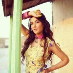 Jasmin Bhasin Instagram – Swipe to checkout all the poses you can do with a pillar 🤣🤣🤣🤣

#shoot #candid
Outfit @payalsinghal
Photography @adsingh.photography
