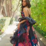 Jasmin Bhasin Instagram – @aliyanabymeenabazaar got me covered for this wedding season with their glam collection✨✨

#weddingseason #indianwear #weddingfashion 

www.aliyana.in

(Link to get your wedding looks this season 😘)