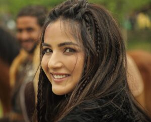 Jasmin Bhasin Instagram - What’s your favourite line from the song ?
#allahdebandeya #zoharjabeen