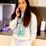 Jasmin Bhasin Instagram – Hanji kiwe Laggi HONEYMOON .. comment karke dasna ❤️🤗