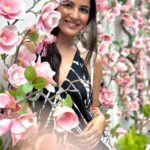 Jasmin Bhasin Instagram - फुलवारी🌸