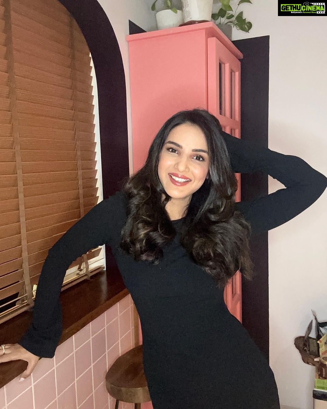 Jasmin Bhasin Instagram - 1,2,3 or 4th🤔
