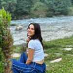 Jasmin Bhasin Instagram - Chehre pe rehta hai Noor, jab tum rehte ho toxic logon Se door ☮️ Pahalgam, Kashmir Valley, Jammu & Kashmir
