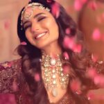 Jasmin Bhasin Instagram - Eid Mubarak 🌙 Shoot Concept & Designed By:- @nehaadhvikmahajan @bridalsbynam . 💄MUA , Hair & Styling :- @nehaadhvikmahajan . Saree :- @kamalbhaisareesangam . Jewelery sets :- @archanaaggarwalofficial #reelsinstagram #reels