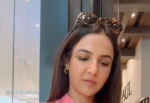 Jasmin Bhasin Instagram - Isiliye khao piyo, aish karo aur khush raho 😉 #letthemtalk #lovelife #gratidão #reels #reelsinstagram