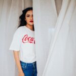 Jasmin Bhasin Instagram – Thanda thanda cool cool 😜

#cocacolaorme #picturebooks #photo 
Shot by @bharat_rawail styled by @ankiitaapatel hair&makeup by @taskeen_c