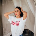 Jasmin Bhasin Instagram - Thanda thanda cool cool 😜 #cocacolaorme #picturebooks #photo Shot by @bharat_rawail styled by @ankiitaapatel hair&makeup by @taskeen_c