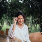 Jasmin Bhasin Instagram – Classic 🤍

Shot by @bharat_rawail 
Styled by @ankiitaapatel 
Makeup&hair by @taskeen_c

Outfit @roze.india
Jewellery @the_bling_girll @keiyura_jewelry