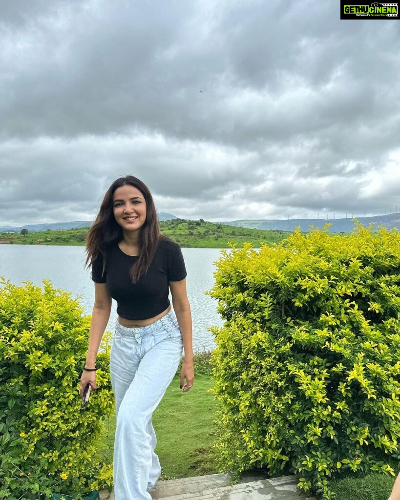 Jasmin Bhasin Instagram - Weekday which felt like a weekend dump 😉 Mumbai - मुंबई