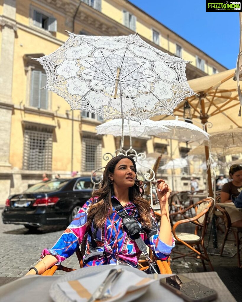 Jasmin Bhasin Instagram - All the looks from Italy vacay!!! #throwback #vacation #italy