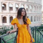 Jasmin Bhasin Instagram - History in background & hoor in foreground 😝 #colloseum #rome #italy #travelphotography Shot by @musaelmar Collosseum