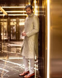 Jayam Ravi Instagram - 👑 for #PS2 promotions in Kochi ❤️

Wearing @bindaniofficial 
Footwear @lsoleshoes_in 

Style team @ekalakhani @team___e 
@malinikarthikeyan @harshene.ravichandar @arpita.kc @mayuri_srivastava 

Photographed by @kiransaphotography 
Production @donsrini for @madrastalkies @lyca_productions 

#PS2 #PonniyinSelvan #CholaTour #ManiRatnam #CholasAreBack #JayamRavi