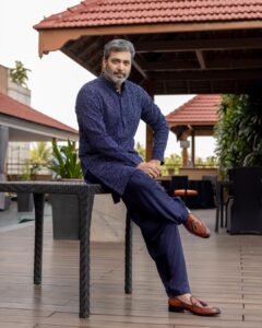 Jayam Ravi Instagram - ദശലക്ഷം നന്ദി Kochi ❤️ Million thanks for the love! #ps2 #ponniyinselvan2 #arunmozhivarman 

👑 for #PS2 promotions 

Wearing @livebohame 
Footwear @lsoleshoes_in 

Style team @ekalakhani @team___e 
@malinikarthikeyan @harshene.ravichandar @arpita.kc @mayuri_srivastava 

Photographed by @kiransaphotography 
Production @donsrini for @madrastalkies @lyca_productions 

#PS2 #PonniyinSelvan #CholaTour #ManiRatnam #CholasAreBack #jayamravi