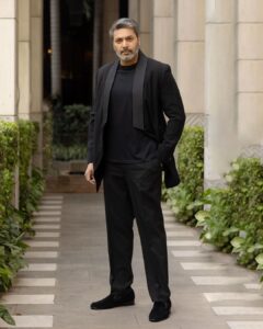Jayam Ravi Instagram - Thank you Delhi ❤️ #ps2 #ponniyinselvan2 #arunmozhivarman

👑 for #PS2 promotions 

Wearing @rituandabhishek 
Footwear @lussolifestyleofficial 

Style team @ekalakhani @team___e 
@malinikarthikeyan @harshene.ravichandar @arpita.kc @mayuri_srivastava 

Photographed by @kiransaphotography 
Production @donsrini for @madrastalkies @lyca_productions 

#PS2 #PonniyinSelvan #CholaTour #ManiRatnam #CholasAreBack #jayamravi